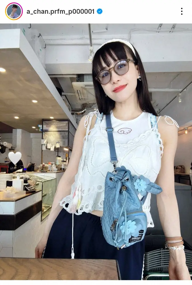 【画像・写真】あ～ちゃん　「iceがおいひい季節」ウエストちらりの夏コーデに「腰ほっっっそ」「おしゃれ」の声