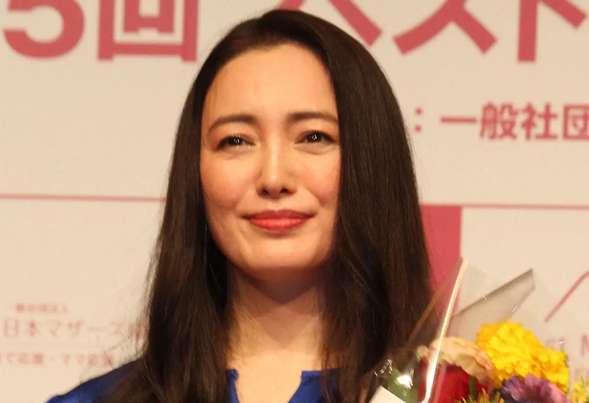 【画像・写真】仲間由紀恵「目隠しして…」夏になったら必ずやる風物詩「その場でみんなでかぶりつく」