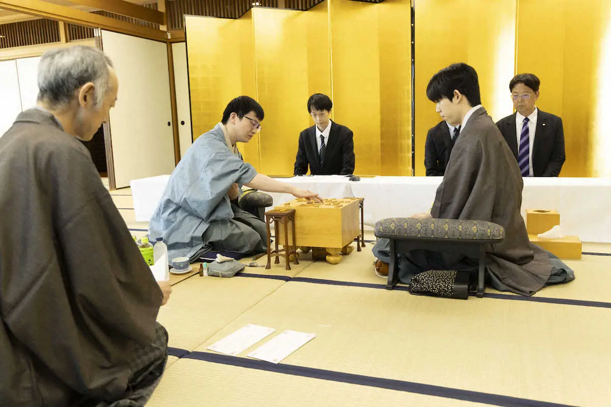 【画像・写真】永瀬拓矢九段　封じ手は自然な歩の取り込み　第4局再開、藤井王位は7分でその歩を除去
