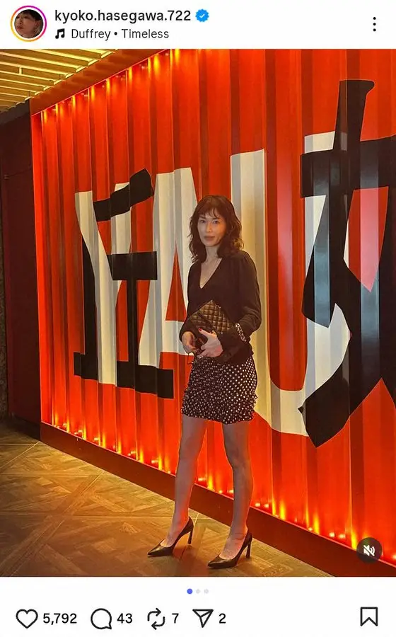【画像・写真】長谷川京子　ミニスカ&ハイヒールの美脚ファッションで魅了　「透明感がヤバイ」の声