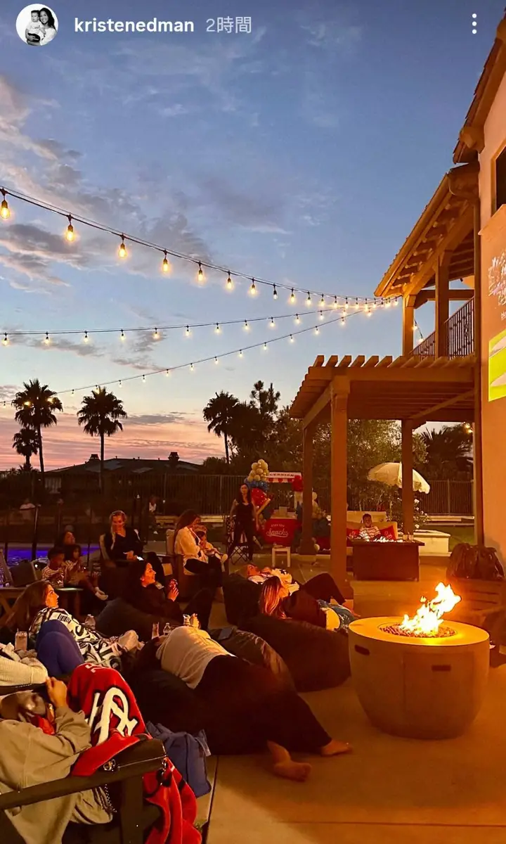 【画像・写真】ドジャース夫人会　エドマン家で首位攻防戦観戦パーティー開催　プールサイドで家の壁に中継映像を投影