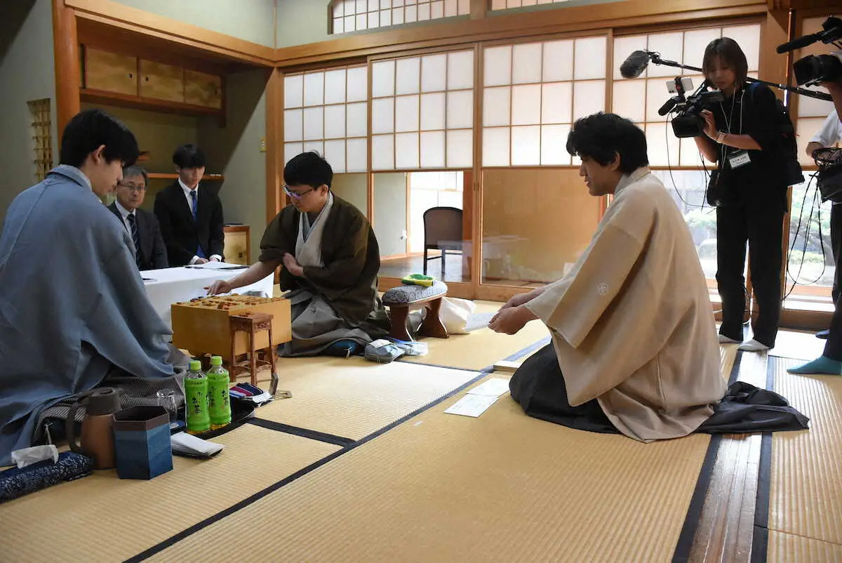 【画像・写真】藤井王位　穴熊崩しの「歩頭桂」で踏み込む　永瀬九段との第5局2日目