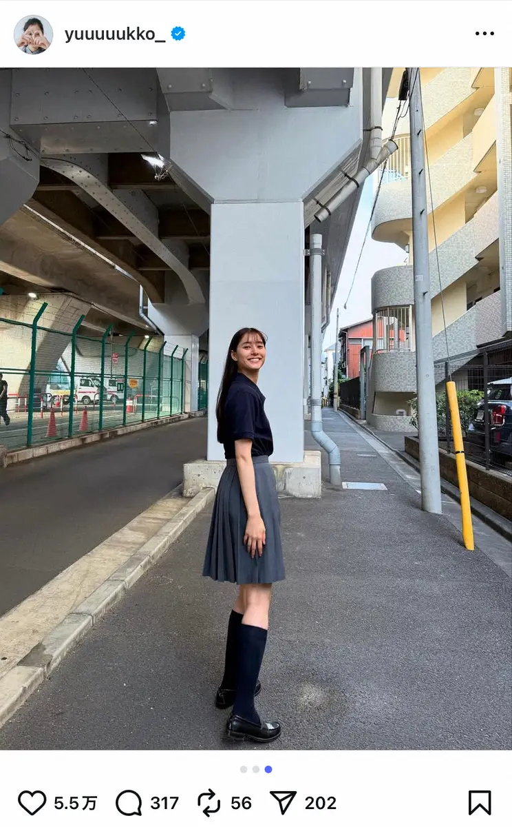 【画像・写真】新木優子　ドラマで「高校生時代」演じ…制服姿オフショットに大反響「スタイル良すぎる」「最高です」
