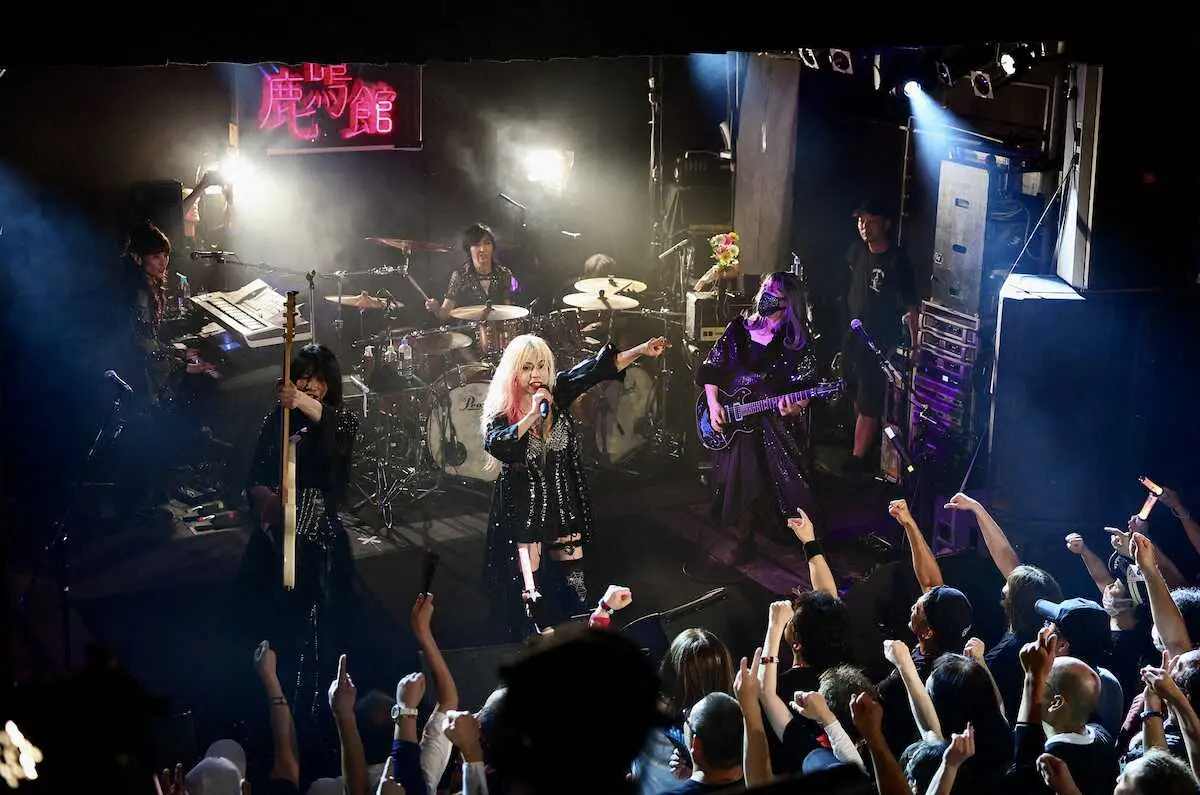 【画像・写真】ライブで熱唱するSHOW－YAの寺田恵子（撮影・藤山　由理）