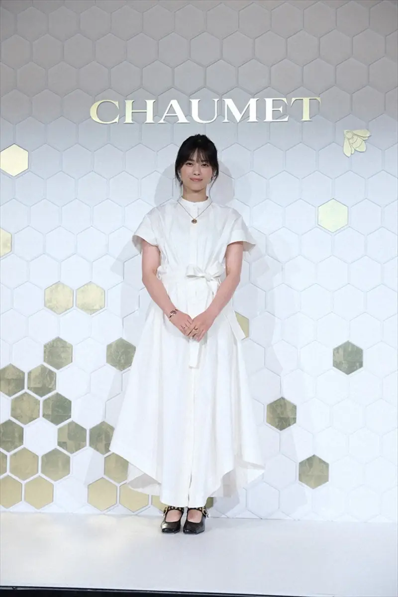 【画像・写真】西野七瀬　清楚な白ワンピ×ジュエリーで「ショーメ」イベント登壇　200年前製造ティアラに大興奮