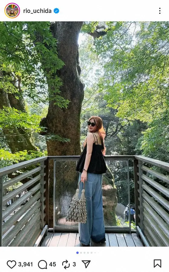 【画像・写真】内田理央　「美術館の絵画みたい」と話題！大自然でのリラックスショット「大楠を眺めながら…」
