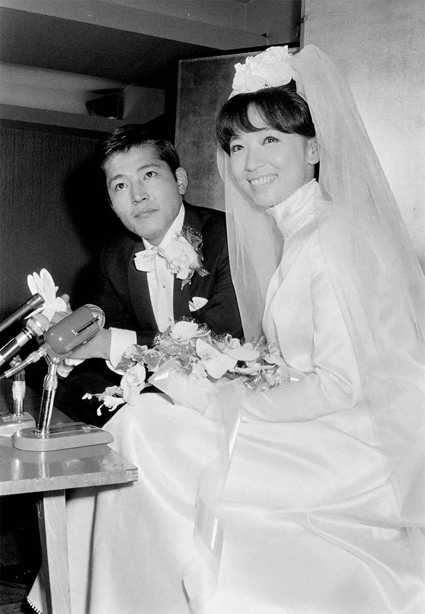 【画像・写真】1968年藤竜也と結婚式を挙げた芦川いづみ