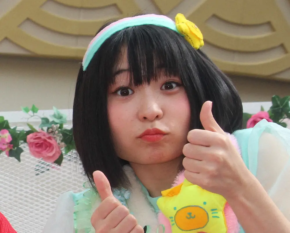 【画像・写真】ニューヨーク・屋敷「俺らが1番見てる体やで」　アンゴラ村長の1万6000冊売れた写真集に興奮！