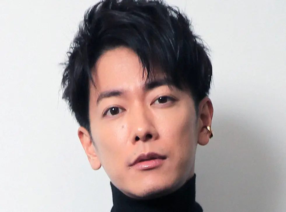【画像・写真】佐藤健　公開した自宅が話題　ピアノが4台、「人が住めるくらい広い」玄関も