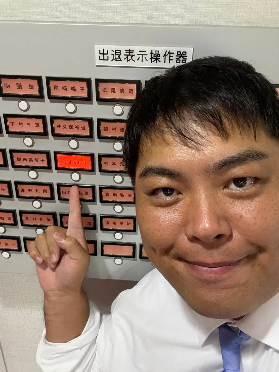 【画像・写真】へずまりゅう氏　「一番最後まで残業できて嬉しいです」定例市議会開会、初日を報告