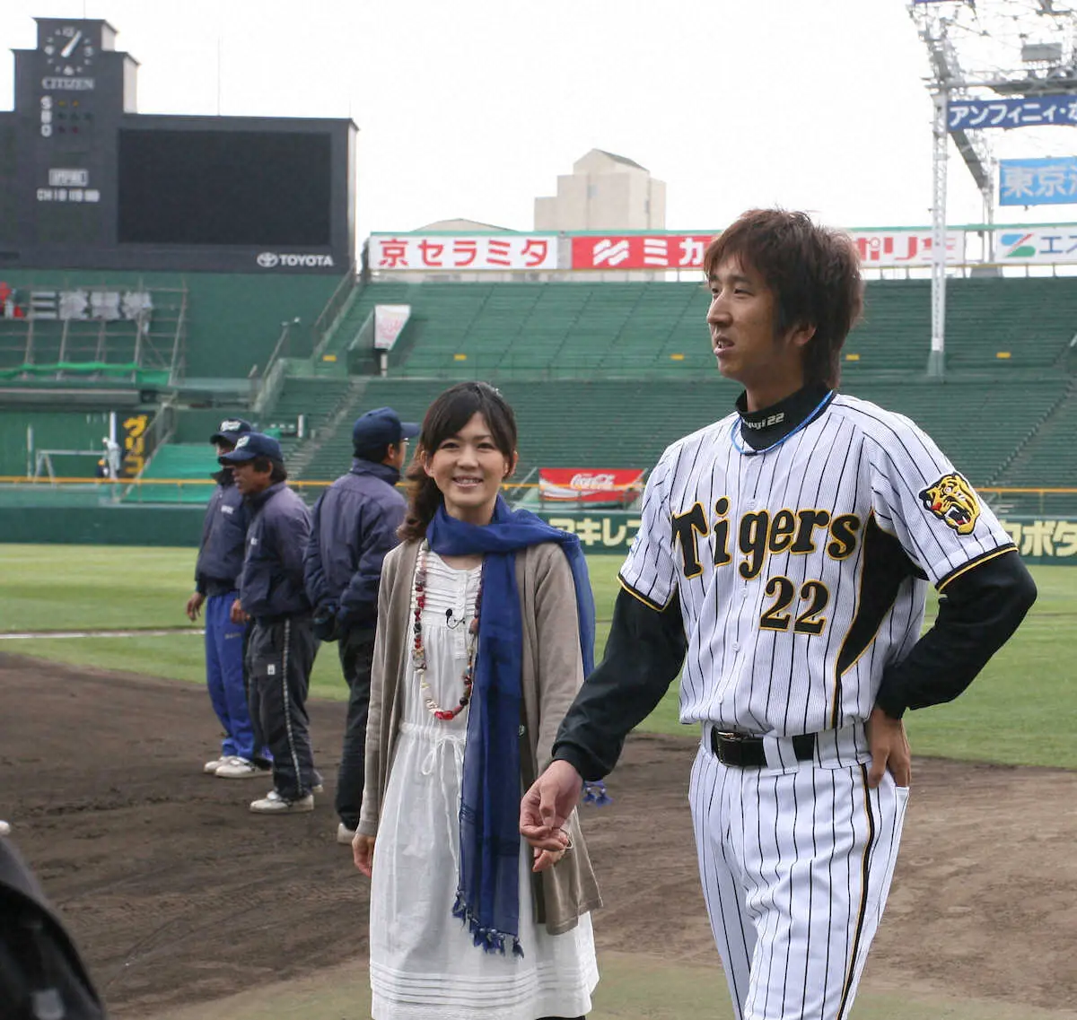 【画像・写真】07年、甲子園を訪れた渡瀬マキと対面した現役時代の藤川監督