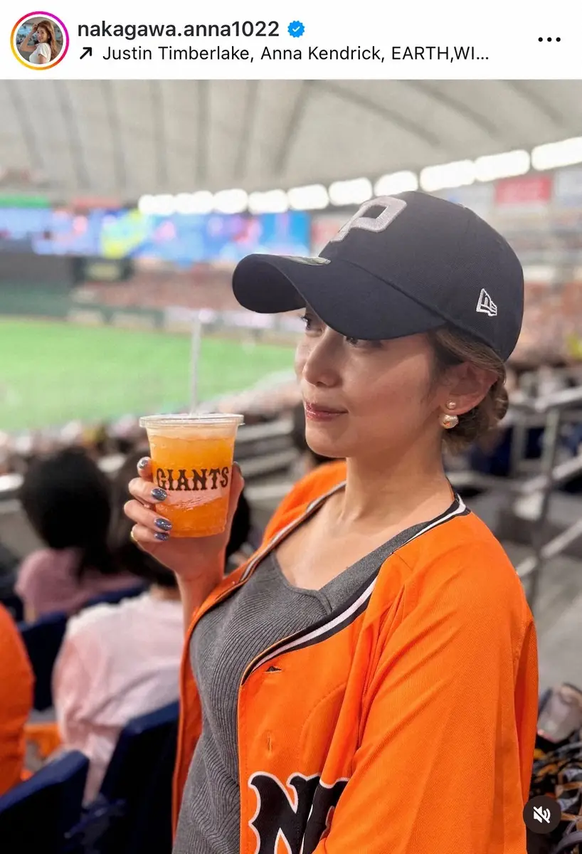 【画像・写真】中川安奈アナ　“へそ出し”ユニホーム姿でプロ野球観戦！　G党愛あふれる投稿が「勝利の女神」と話題
