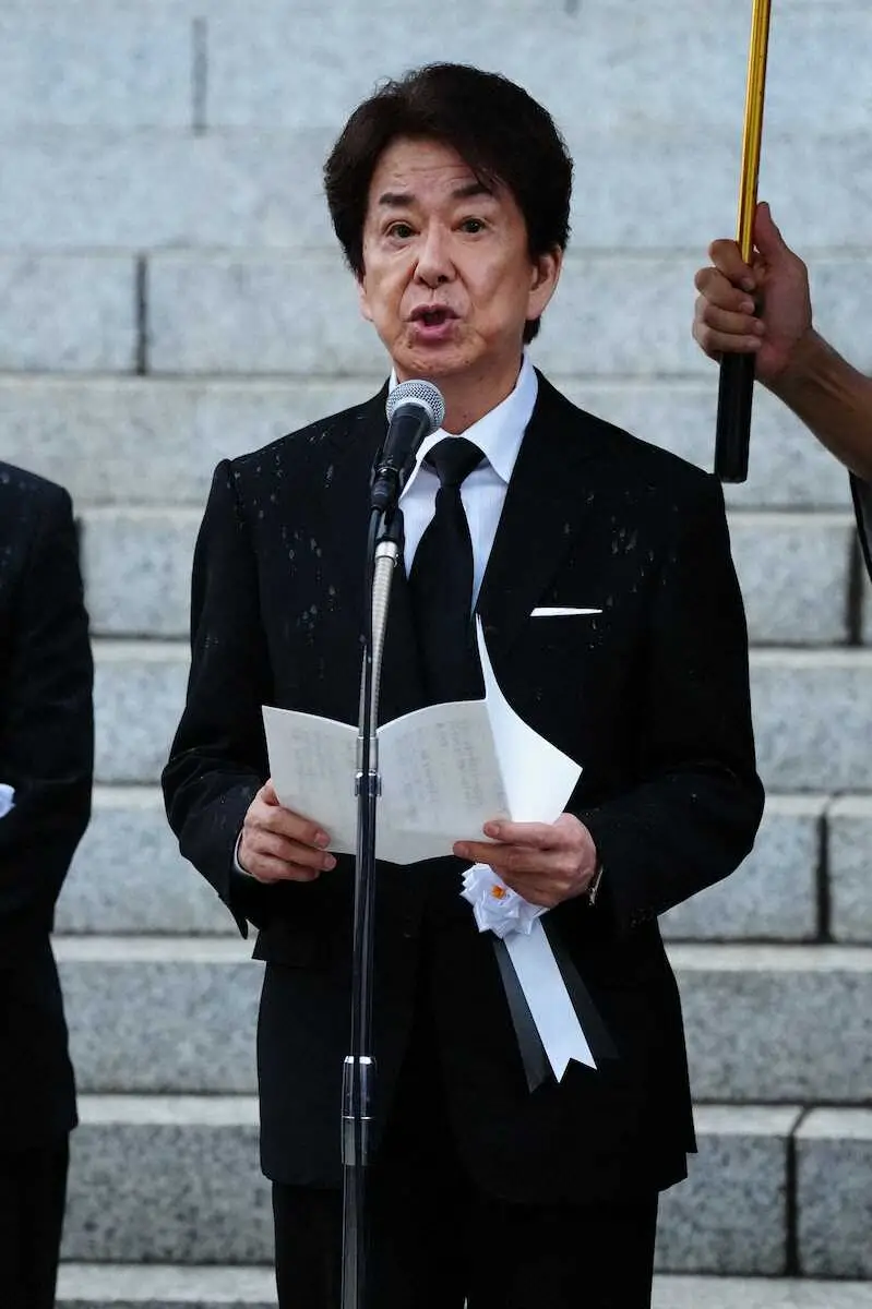 【画像・写真】橋幸夫さんの告別式　「四天王」三田明が弔辞「弟のように可愛がってくださった」病室での秘話明かす