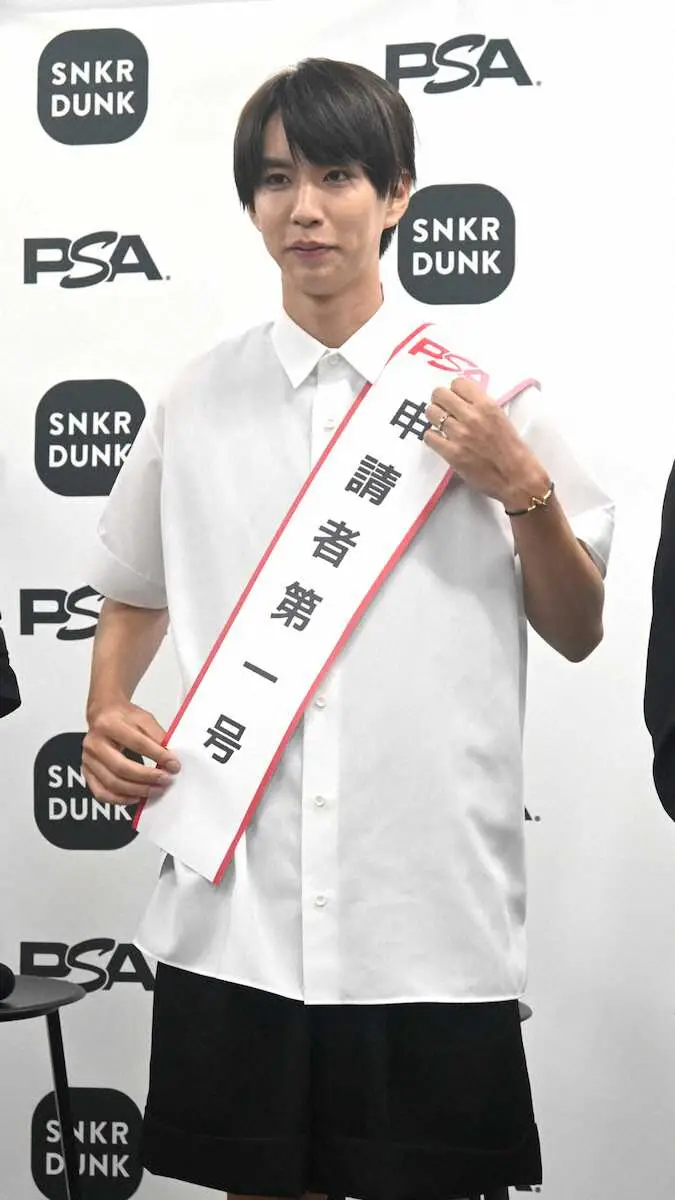 【画像・写真】はじめしゃちょー　左手薬指の指輪を指差して…「幸せです！」オーラ全開　結婚後初の公の場