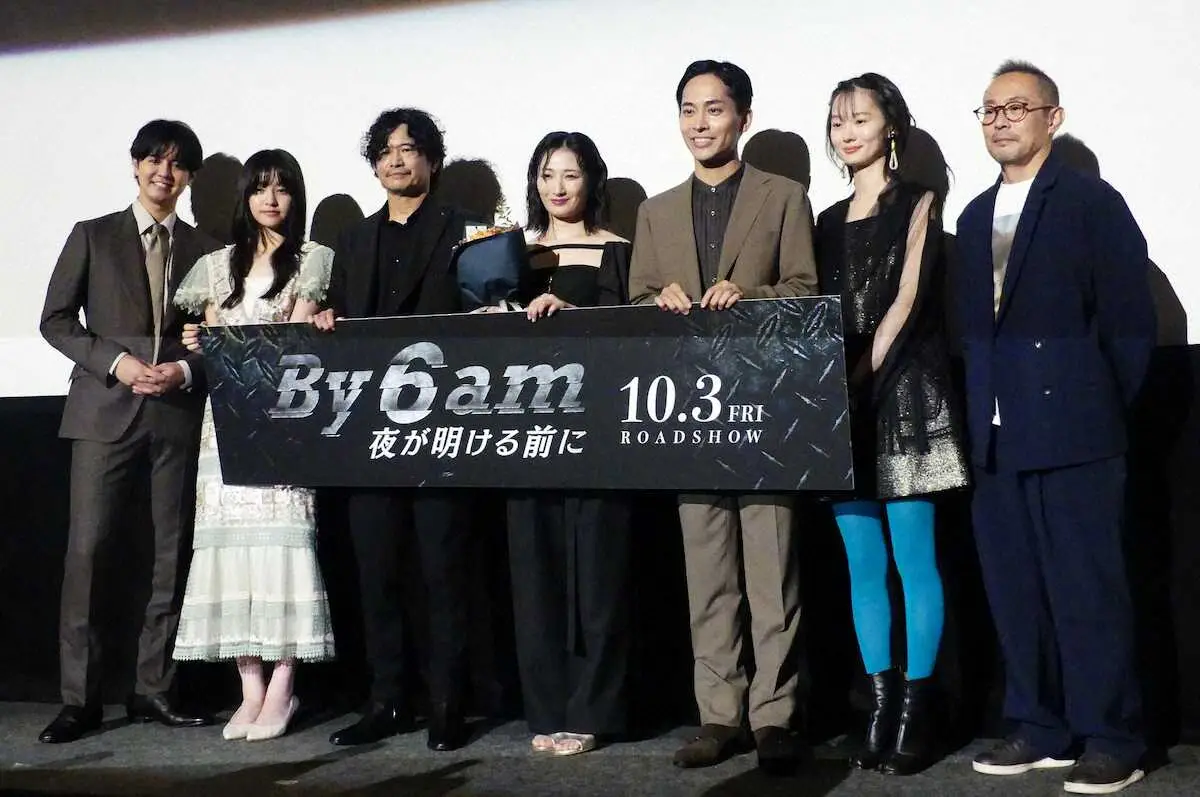 【画像・写真】完成披露イベントに登壇した（左から）片寄涼太、丸本凛、萩原聖人、武田梨奈、平埜生成、辻千穂、向井宗敏監督