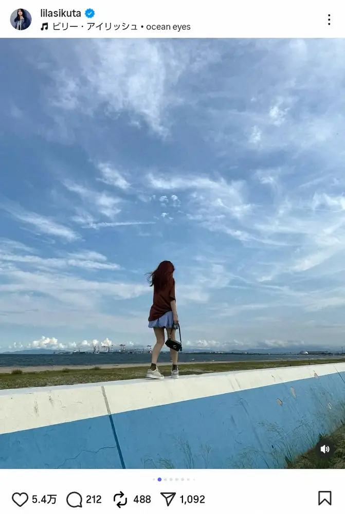 【画像・写真】幾田りら「今年初の海」ふんわりミニスカ“お散歩”オフショにファン「デート気分」「全部が可愛すぎる」