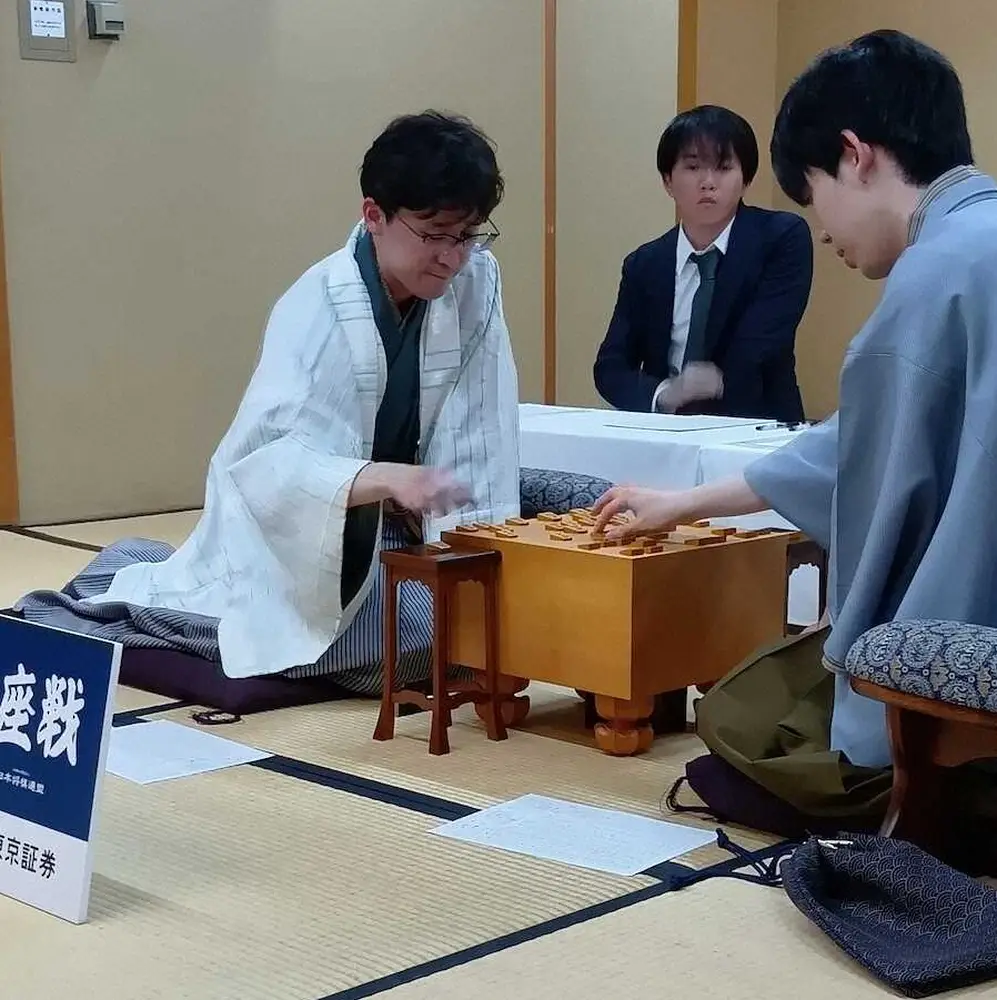 【画像・写真】伊藤叡王が藤井王座から逆転勝利　自己記録更新の4連敗を回避　終盤の銀引きで幻惑