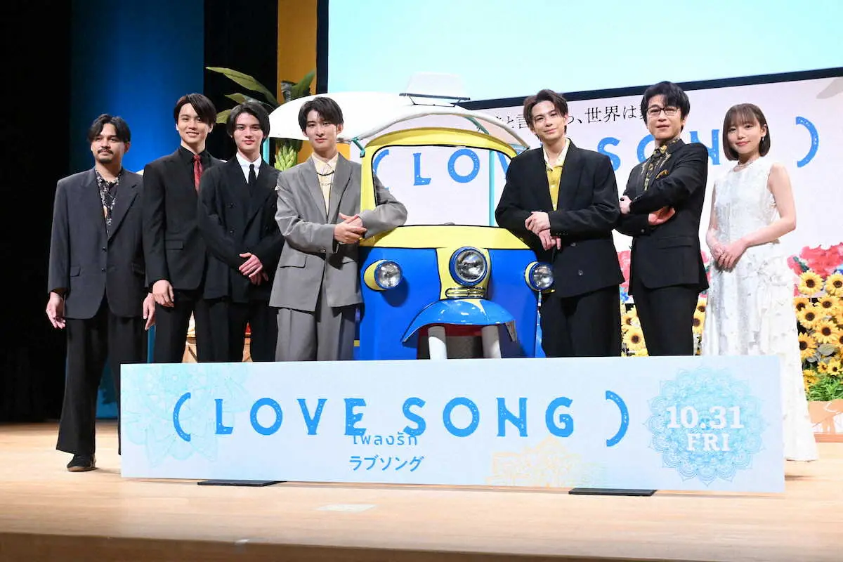 【画像・写真】Snow　Man向井康二　タイの入国審査で運命の再会「知名度上がっている気分です」