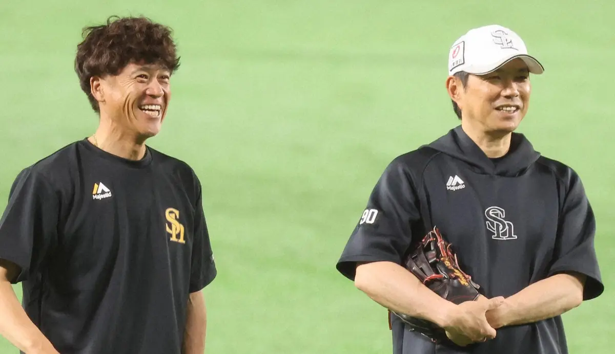 【画像・写真】ソフトバンクの城島CBO（左）と小久保監督