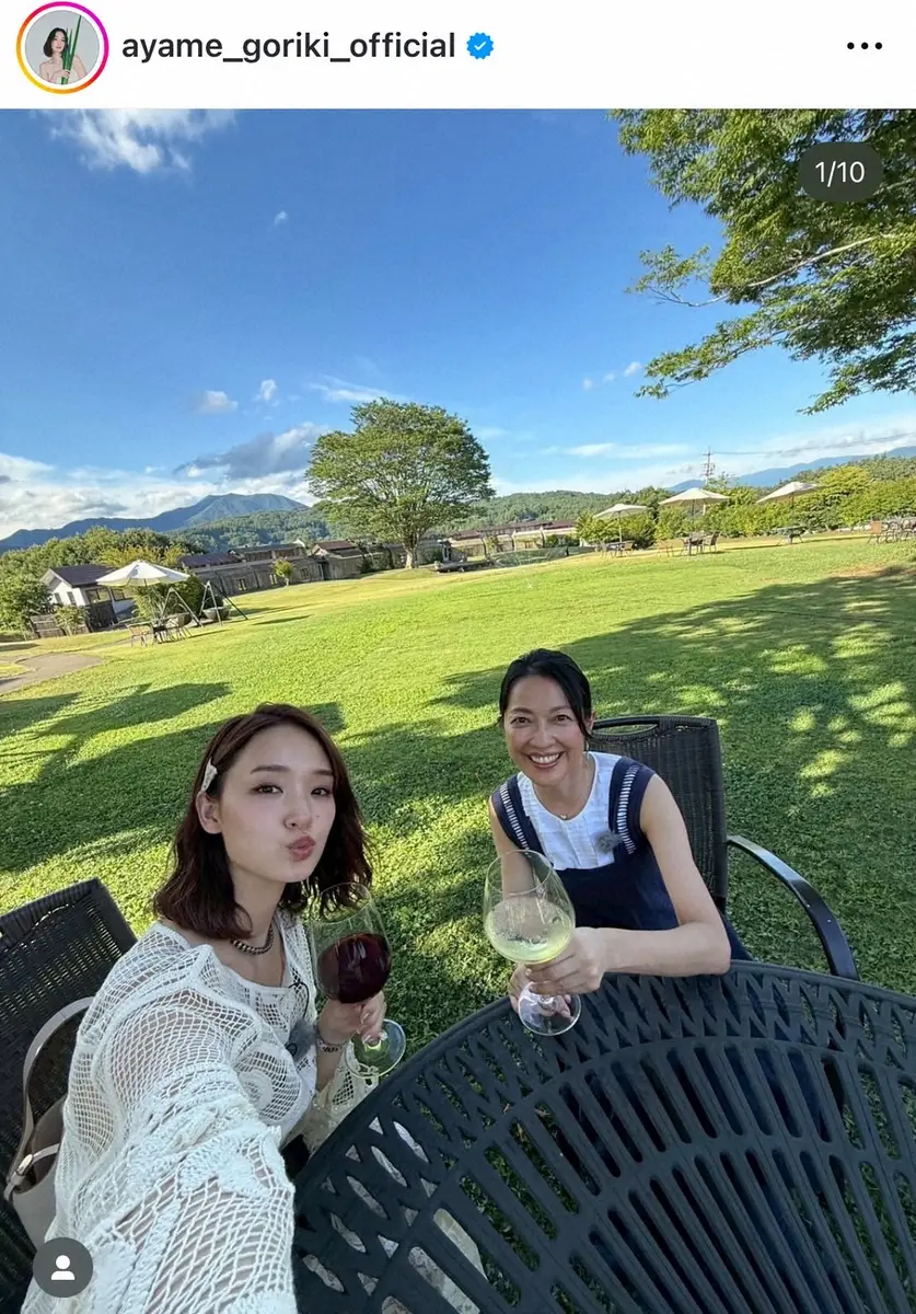 【画像・写真】剛力彩芽　共演女優との“ほろ酔い旅”オフショット公開　親密ぶりに反響「自然体で癒される」「美女2人」