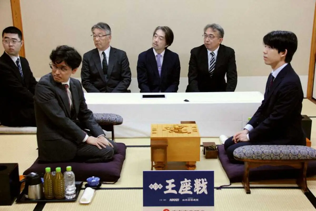 【画像・写真】藤井王座　伊藤叡王と第3局検分　両者の対局は5局連続後手勝利　先に王手をかけるのは？