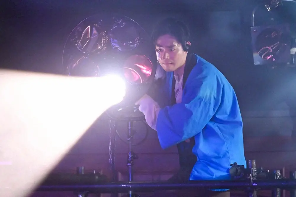 【画像・写真】【来週の三谷ドラマもしがく】第2話　久部、WS劇場ピンスポ担当！リカと再会し…風営法改正→ショー規制