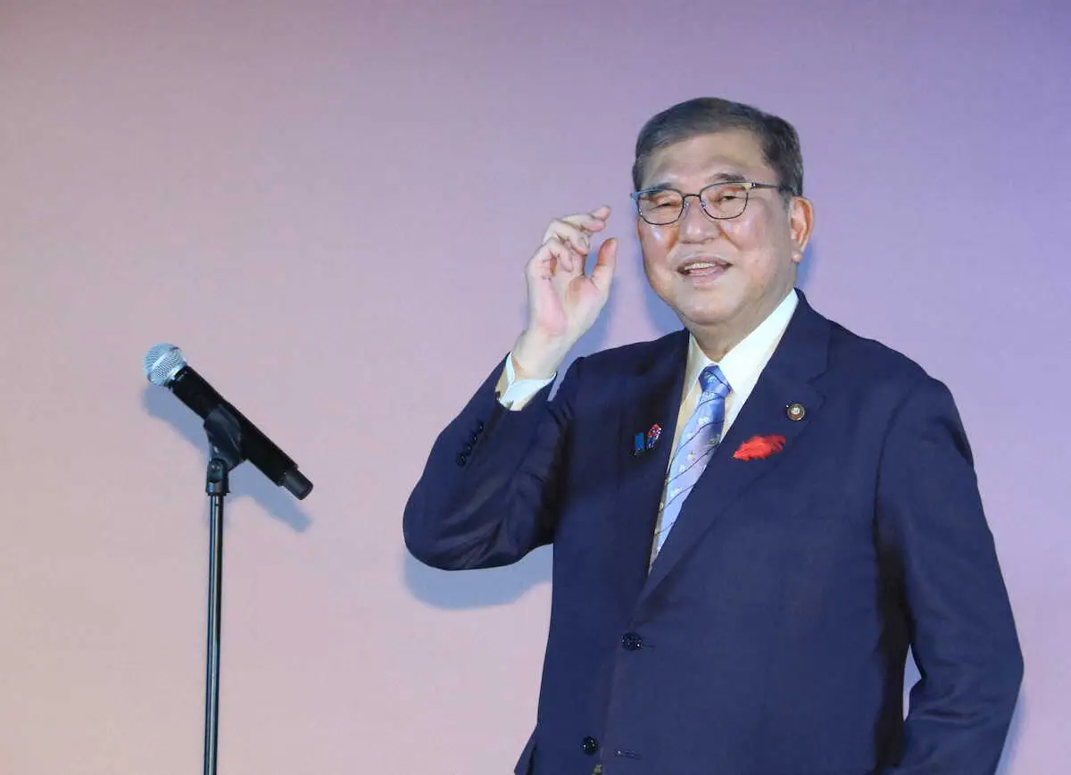 【画像・写真】石破首相　サングラスでニッコリ　首相初受賞に「たまにはいいことがある」日本メガネベストドレッサー賞