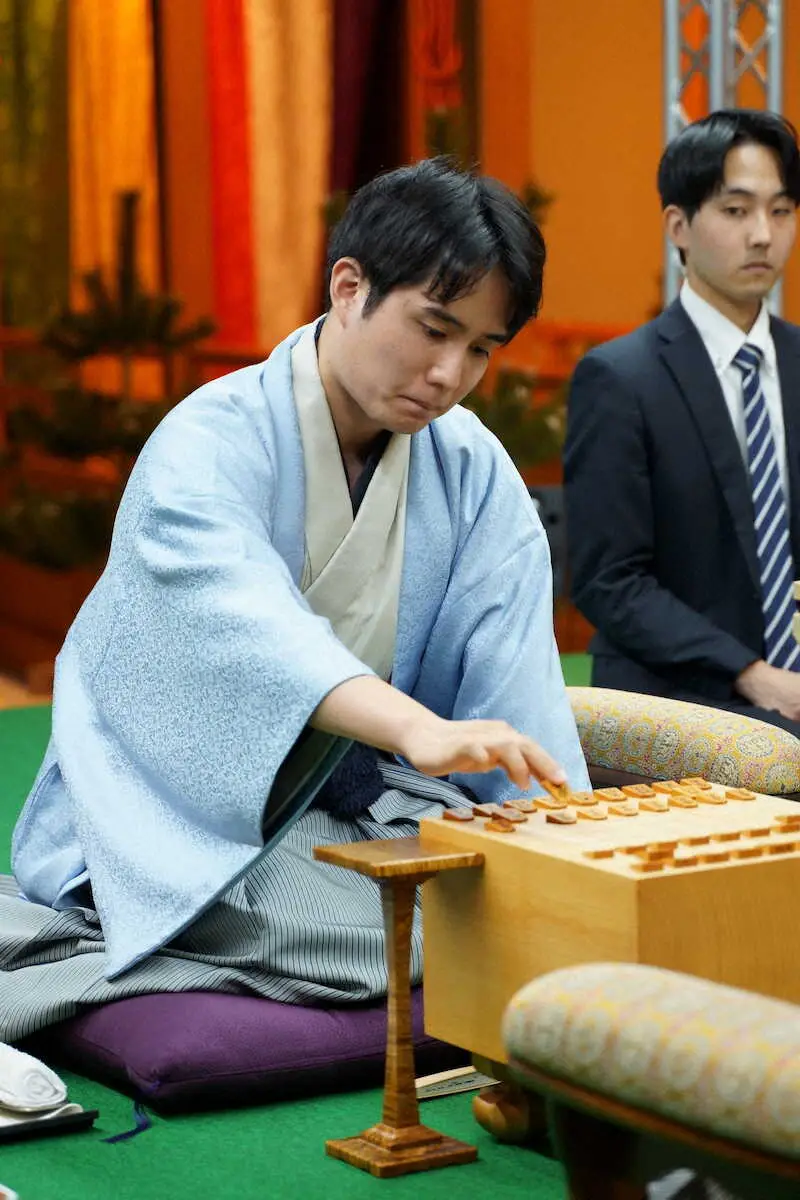 【画像・写真】佐々木勇気八段　藤井聡太竜王の得意戦法に挑む　2月まで18連勝の先手横歩取りへ誘導