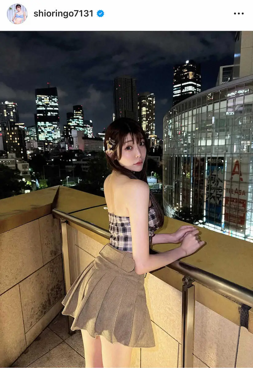 【画像・写真】“至宝の美脚プロダーツァー”「最近腹だし多め」薄着の腹チラショット公開「スタイル良すぎ」の声