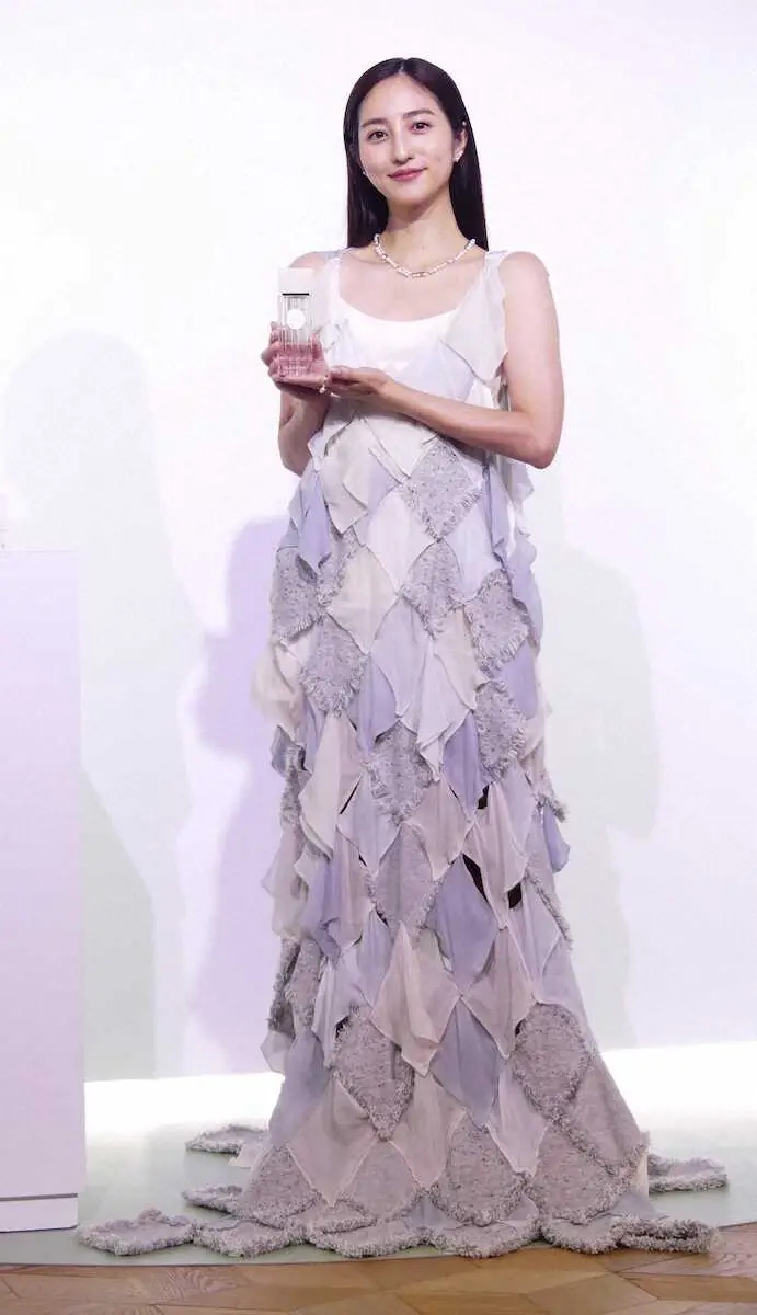 【画像・写真】瀧本美織　総額1500万円のジュエリー身に着け登場　香りは「自分の背中を押してくれる力強い味方」