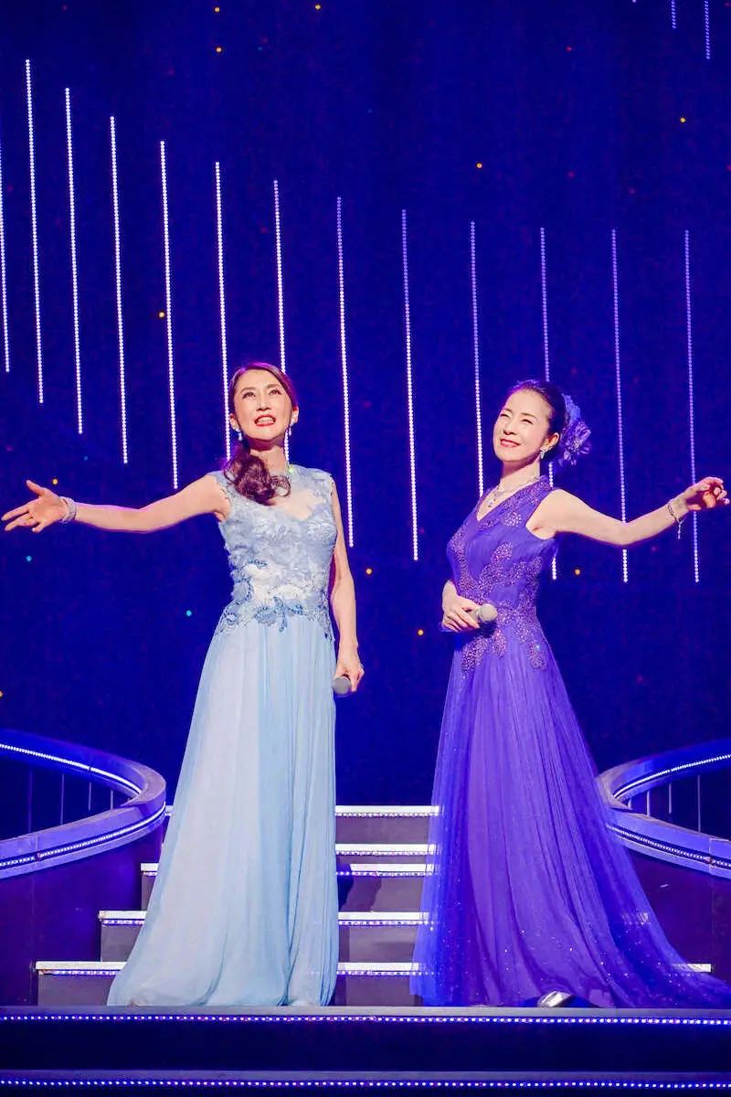 【画像・写真】坂本冬美「勇気がいる」　特別ゲスト・一路真輝と「ザ・ピーナッツ」　2年8カ月ぶり単独座長公演