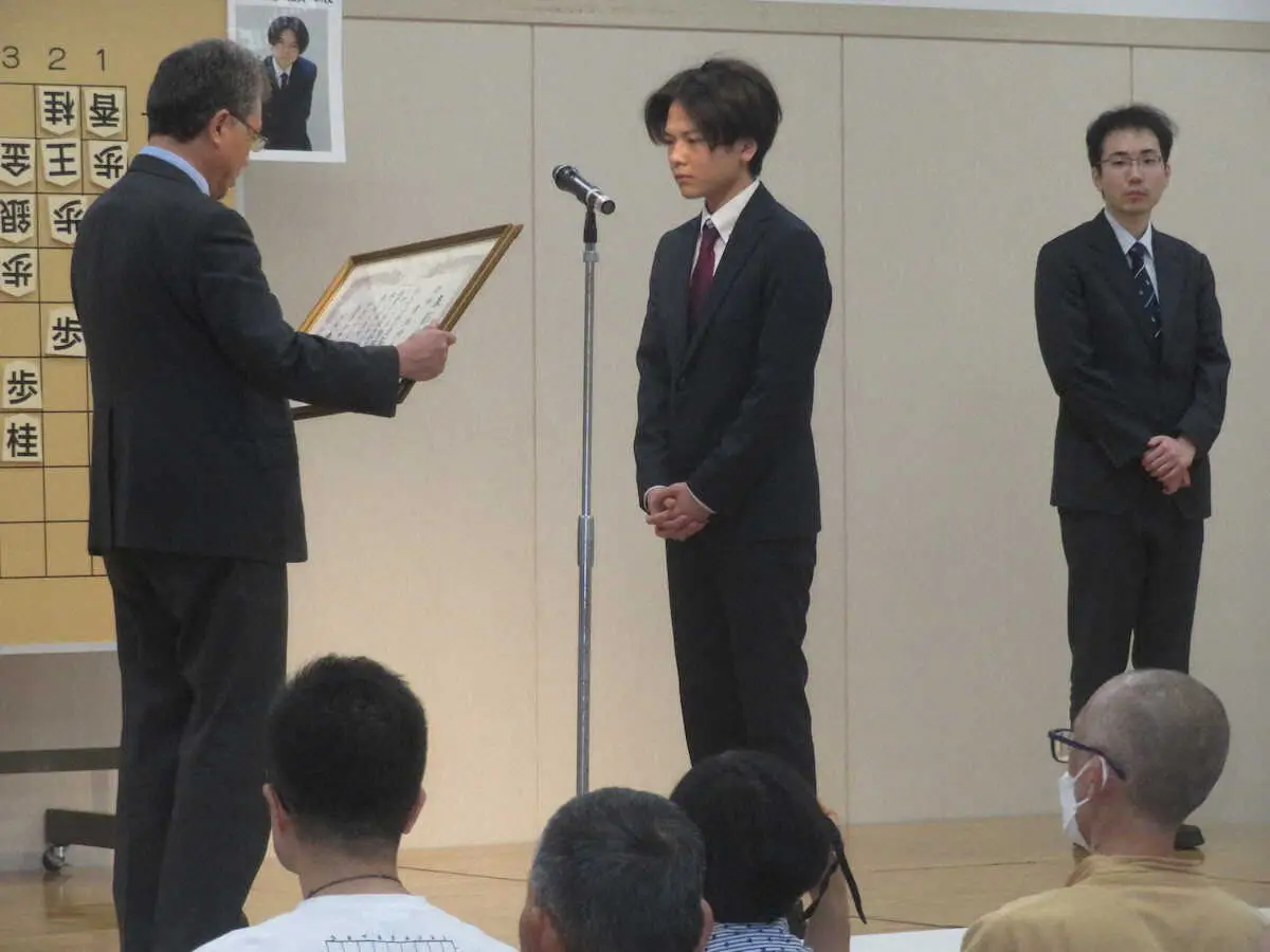 【画像・写真】吉池四段　加古川青流戦で棋戦初優勝　棋王戦8強の20歳が若手登竜門を突破