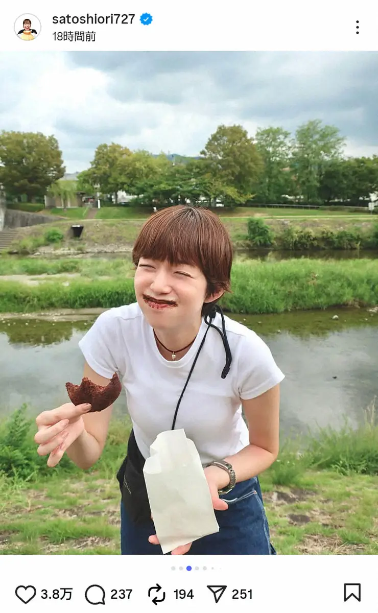 【画像・写真】佐藤栞里　衝撃“口ひげ”ショットで満面の笑み、ファン爆笑「これが噂の…」「最高」「美味しそう」