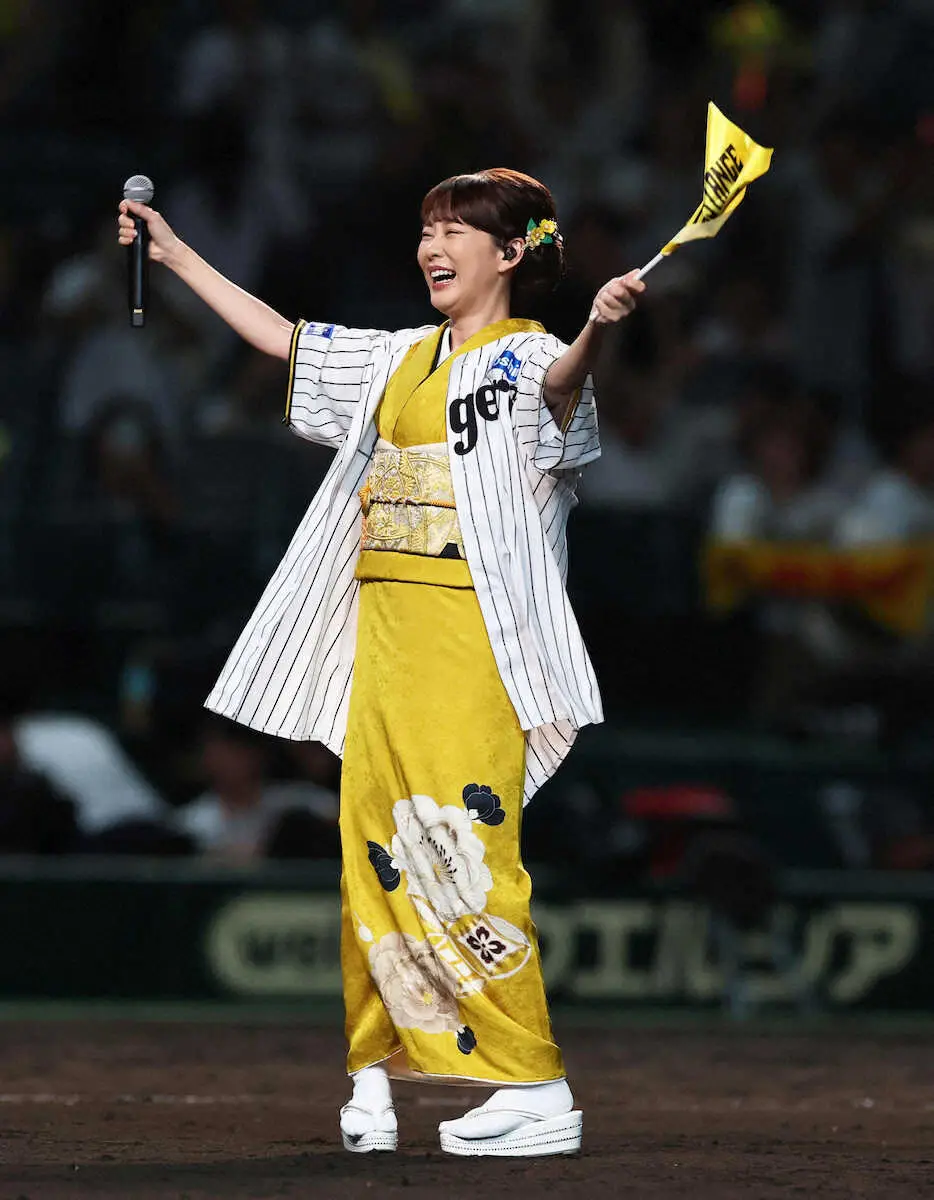 【画像・写真】丘みどり　阪神快勝後の甲子園で「六甲おろし」熱唱！「皆さん一緒に歌ってくれて、本当に気持ち良かった」