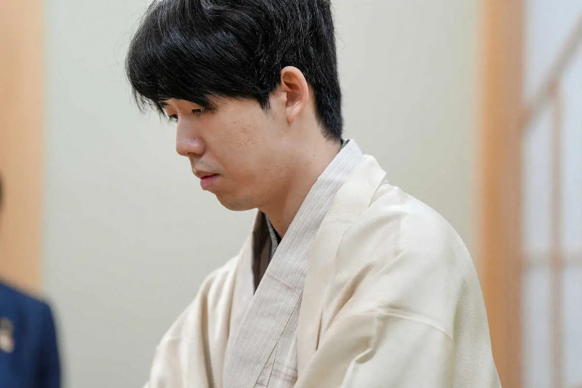 【画像・写真】佐々木八段　挑戦権獲得の縁起のいい戦型　藤井竜王に挑む第2局始まる