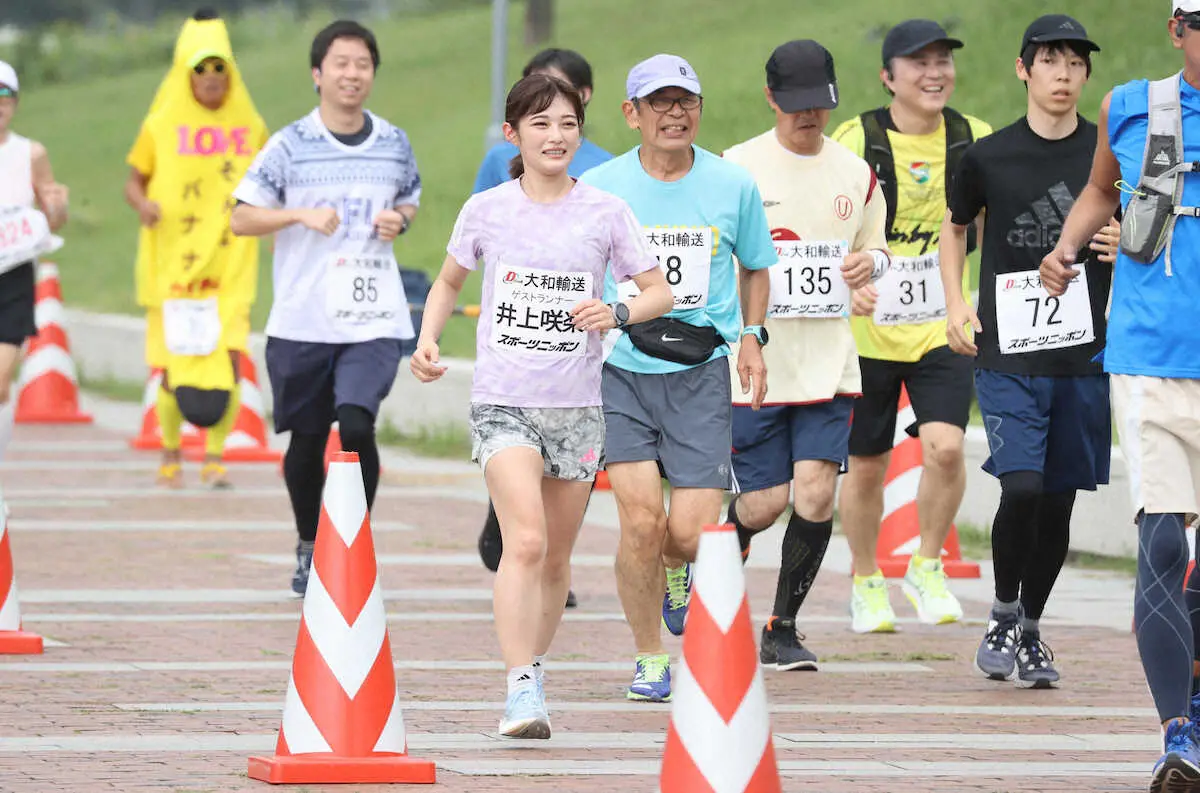 【画像・写真】＜豊洲ランニングまつり＞参加ランナーと走る井上咲楽　（撮影・村上　大輔）