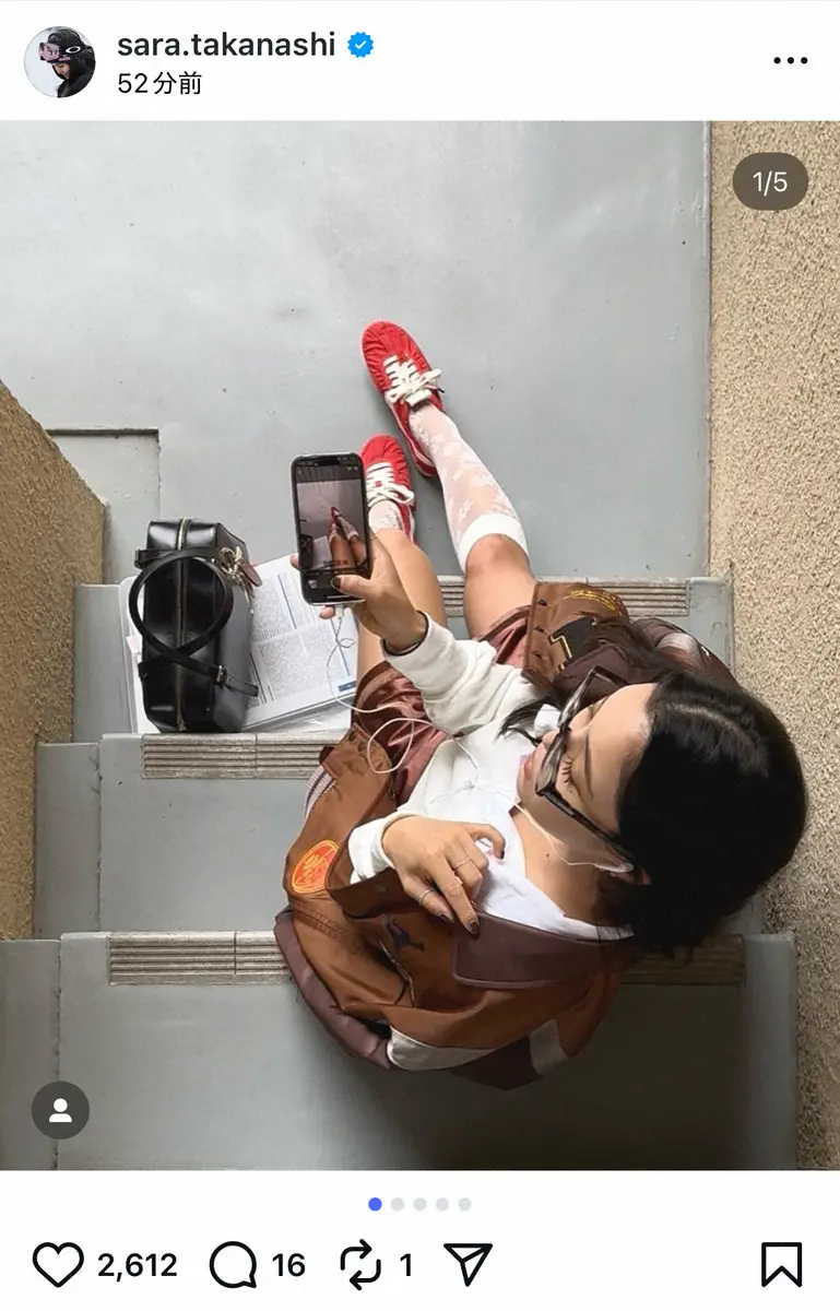 【画像・写真】高梨沙羅　美脚あらわ！秋のスニーカーコーデ披露　「スマートで綺麗な足」「めっちゃお洒落」と反響