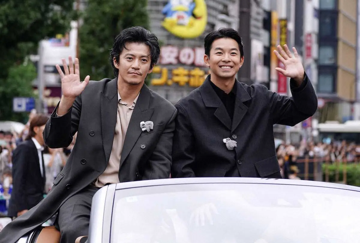 【画像・写真】信長・小栗旬“人生初のパレード参加”に感激「素敵な体験」秀長・仲野太賀と「名古屋まつり行列」沿道歓声
