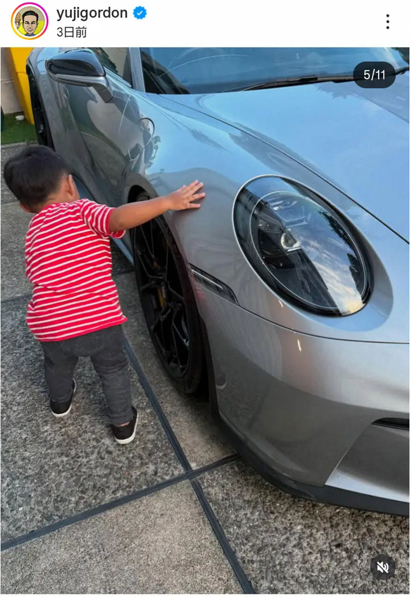 【画像・写真】ユージ　新たな愛車披露　2800万円超の高級スポーツカー「めっちゃいい色」　2歳長男も大興奮