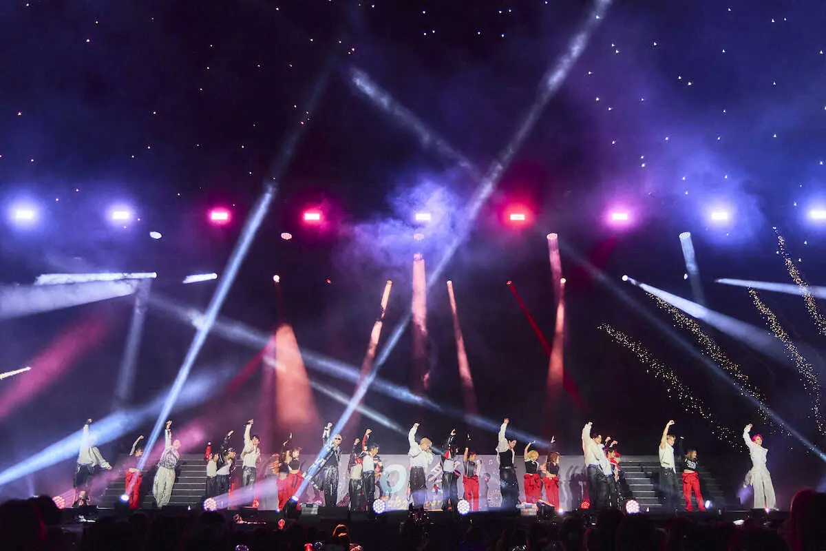 【画像・写真】JO1が初の単独野外ステージ　花火1万発を背に18曲　140メートルのワイドステージも駆けた