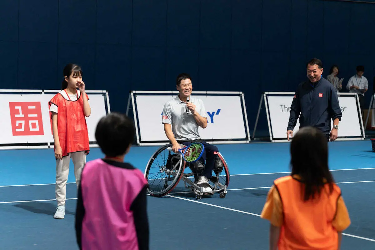 【画像・写真】国枝慎吾氏、奈良くるみさん　ユニクロイベントで子供たちと交流「世界をヒートテック」で