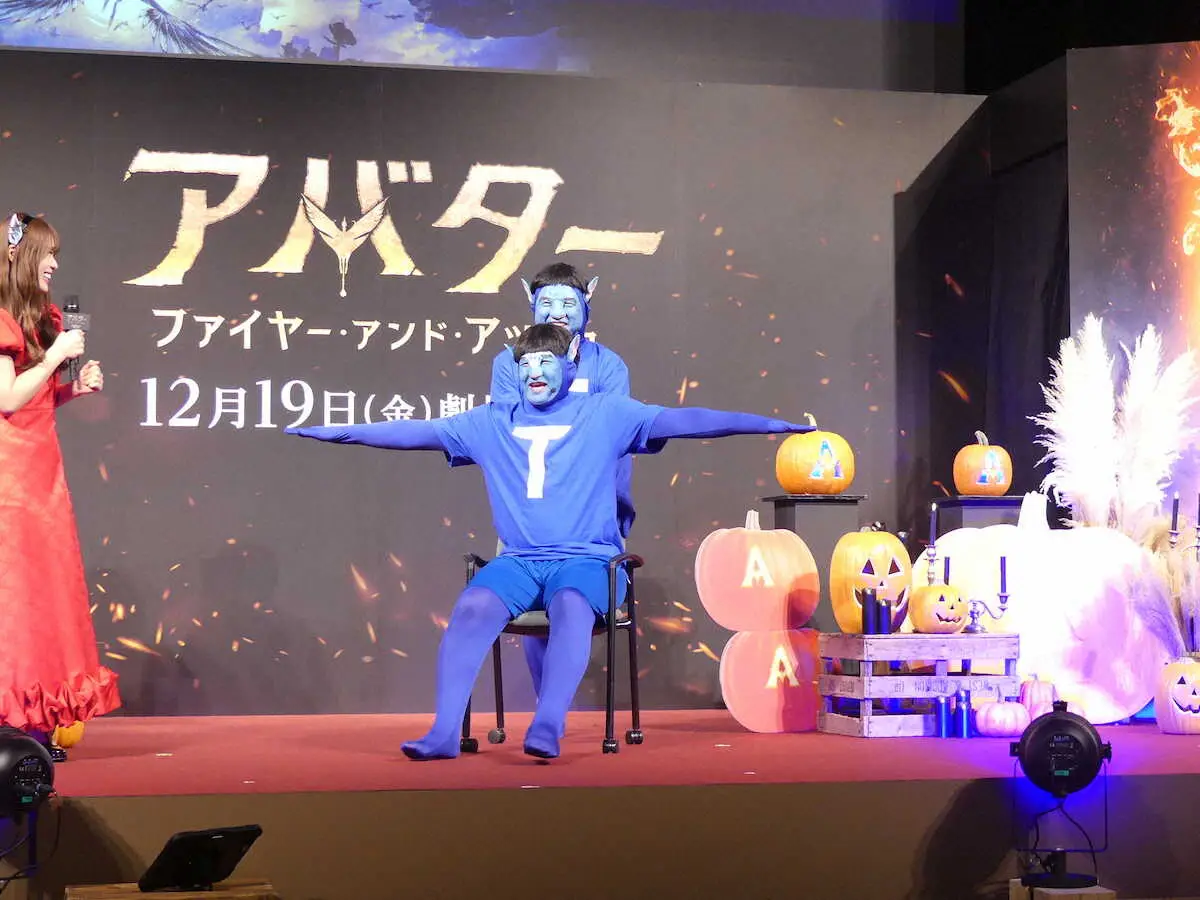 【画像・写真】左足剥離骨折のチョコプラ長田　骨折後初イベントにコスプレでキャスター付きイスに乗って登場