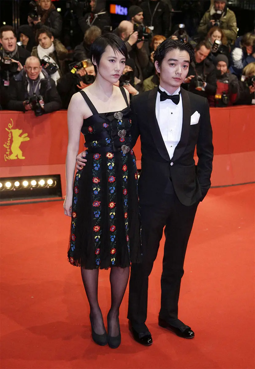 【画像・写真】結婚直後の15年2月、ベルリン国際映画祭のレッドカーペットに登場した菊地凛子と染谷将太（ＡＰ）