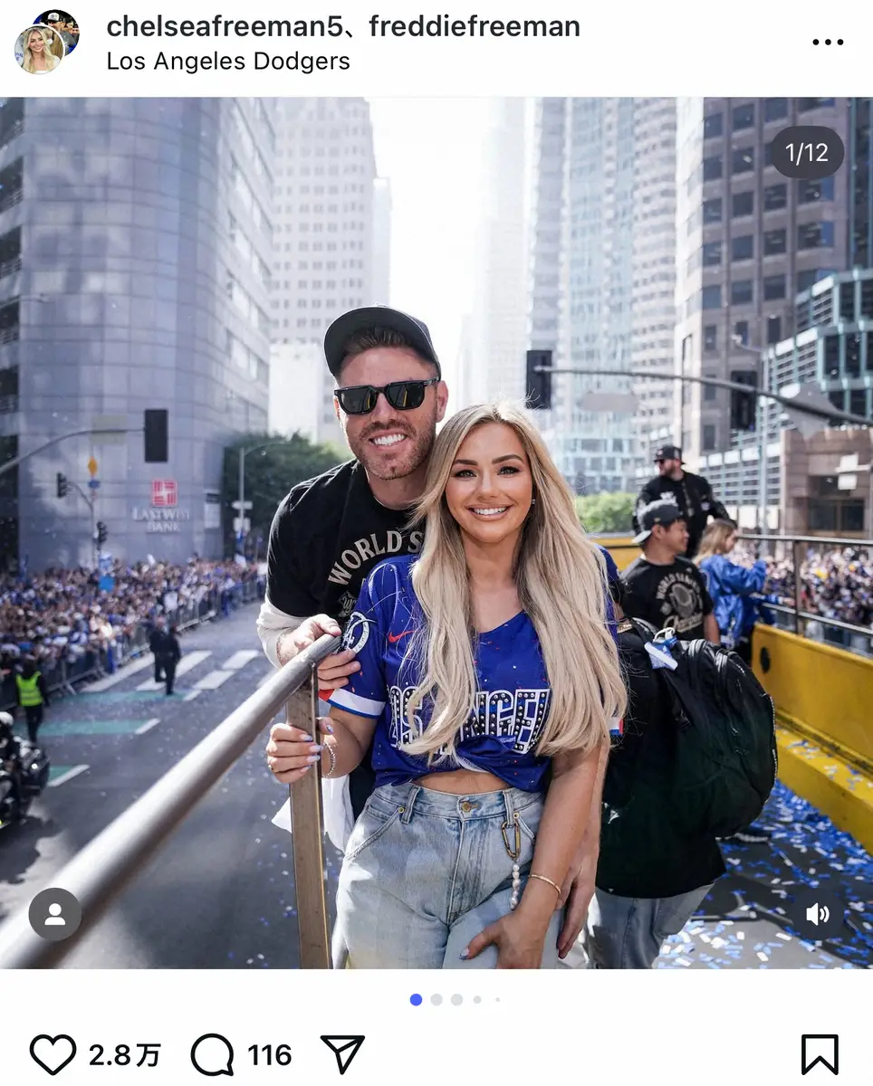 【画像・写真】元モデルのフリーマン夫人「ありがとうLA」V2パレードでベッツ夫妻と“ゴージャス”ショット披露