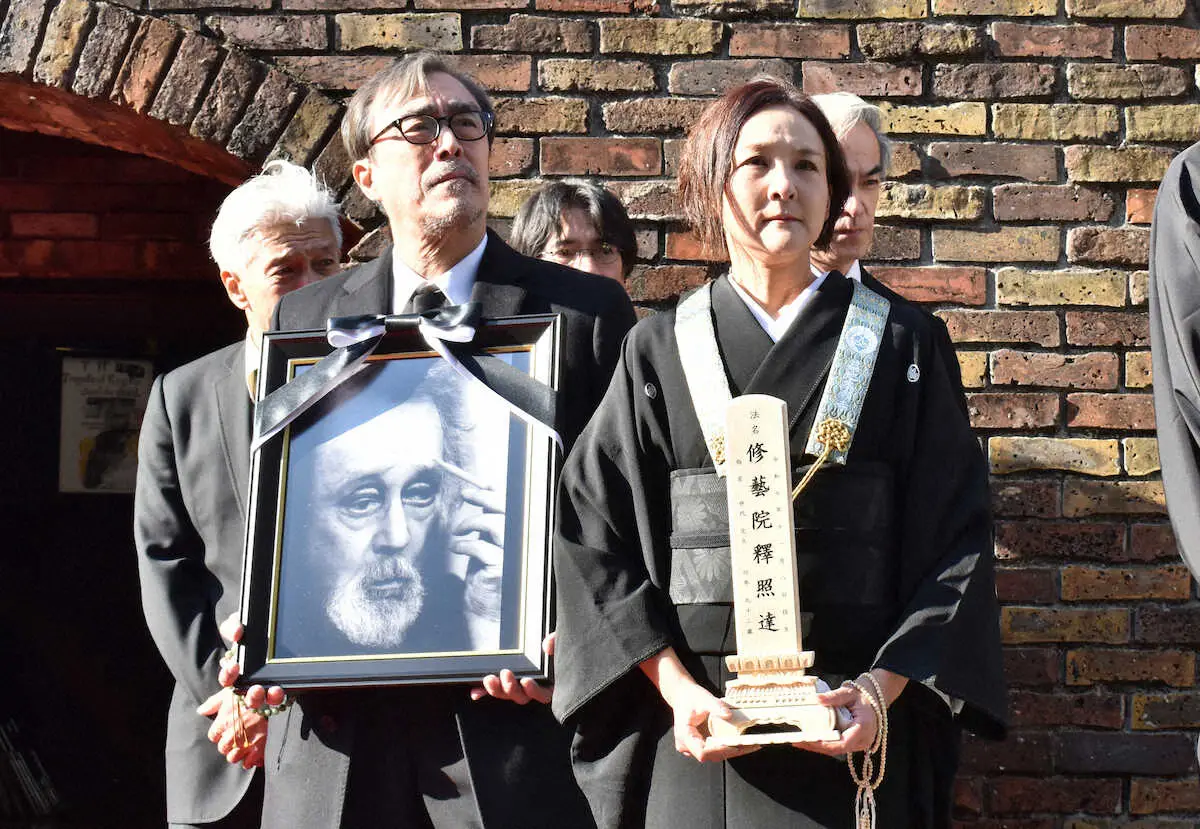 【画像・写真】仲代達矢さん“人生最後のレッドカーペット”　養女・奈緒、涙で“本当に幸せでした”