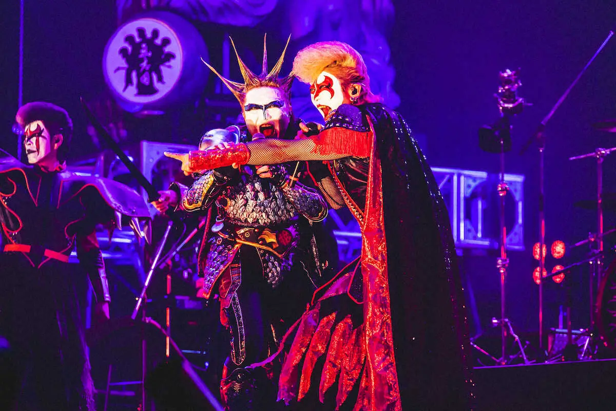 【画像・写真】コラボしたデーモン閣下（左）と綾小路翔（撮影・青木カズロー）