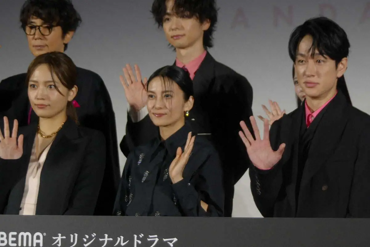 【画像・写真】イベントに出席した（前列左から）川口春奈、柴咲コウ、横山裕