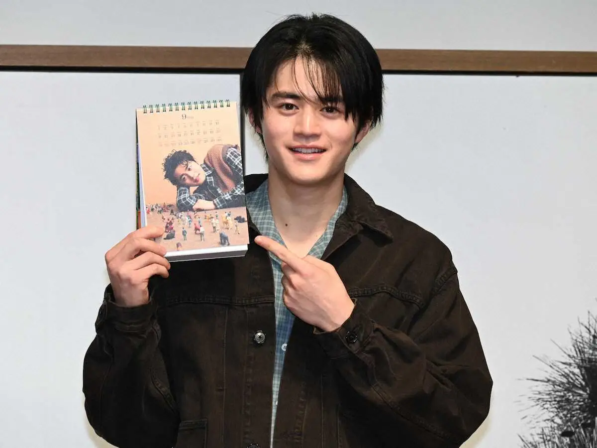 【画像・写真】鈴鹿央士　「ほぼガチ寝」のイチオシカット披露　初舞台経て「105点ぐらいあげたい」自信作カレンダー