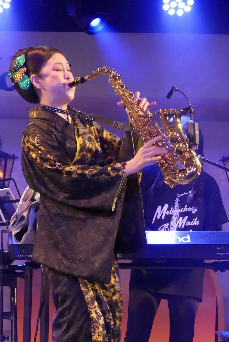 【画像・写真】多岐川舞子　バースデーライブで亡き父絶賛の新曲披露「今日も天国から出席してくれていると思う」