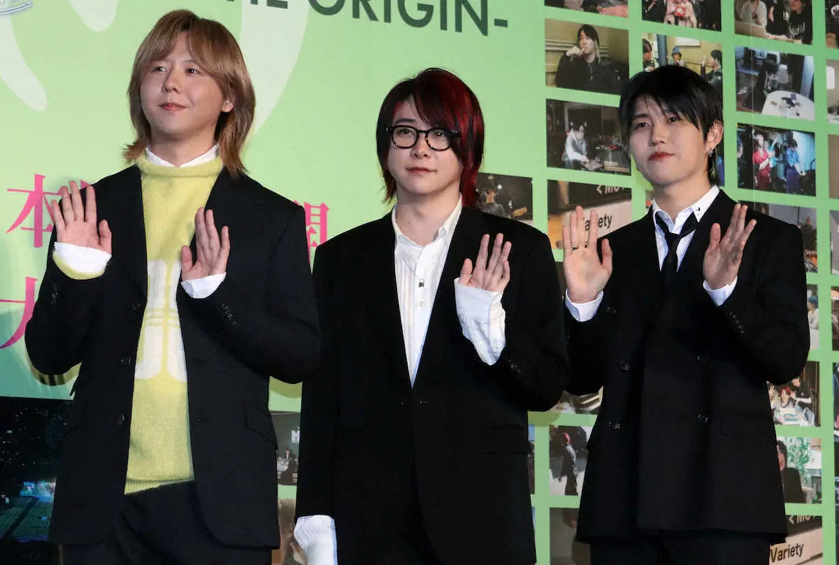【画像・写真】舞台あいさつを行ったMrs.　GREEN　APPLEの（左から）藤沢涼架、大森元貴、若井滉人